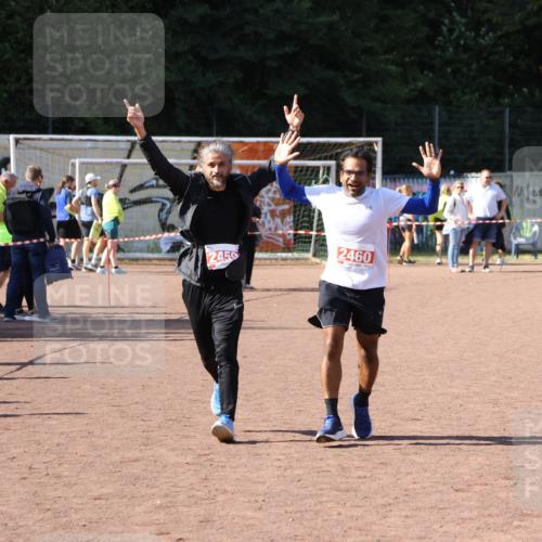 27.09.2026 - 35. Volkslauf durch das schöne Alstertal Strokosch-Dieckow http://msf.ph/oto/10578775 27.09.2026 12:44:50 Ziel 2459, 2460 meine-sportfotos.de