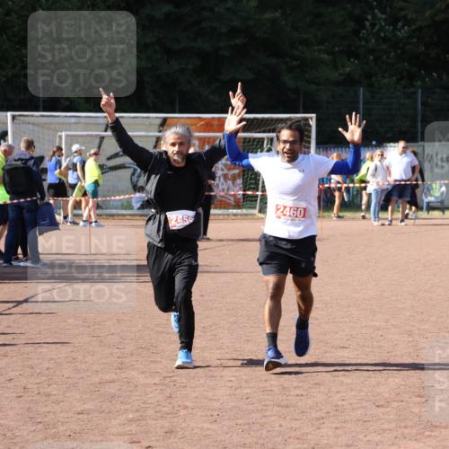 27.09.2026 - 35. Volkslauf durch das schöne Alstertal Strokosch-Dieckow http://msf.ph/oto/10578779 27.09.2026 12:44:50 Ziel 2459, 2460 meine-sportfotos.de