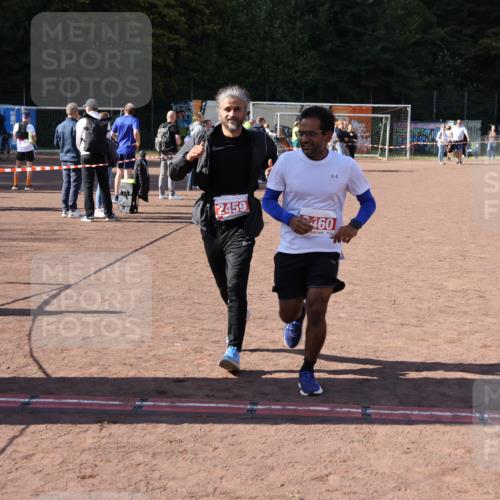 27.09.2026 - 35. Volkslauf durch das schöne Alstertal Strokosch-Dieckow http://msf.ph/oto/10578844 27.09.2026 12:44:53 Ziel 2459, 2460 meine-sportfotos.de