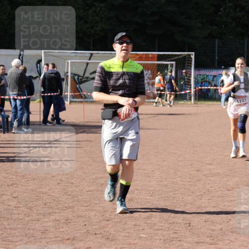 27.09.2026 - 35. Volkslauf durch das schöne Alstertal Strokosch-Dieckow http://msf.ph/oto/10578868 27.09.2026 12:45:51 Ziel 1102, 1103, 2192 meine-sportfotos.de