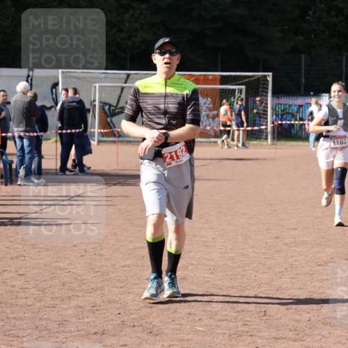27.09.2026 - 35. Volkslauf durch das schöne Alstertal Strokosch-Dieckow http://msf.ph/oto/10578878 27.09.2026 12:45:52 Ziel 1102, 1103, 2192 meine-sportfotos.de