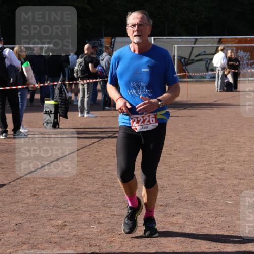 27.09.2026 - 35. Volkslauf durch das schöne Alstertal Strokosch-Dieckow http://msf.ph/oto/10579291 27.09.2026 12:48:36 Ziel 2148, 2226 meine-sportfotos.de