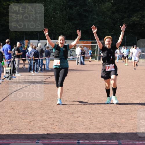 27.09.2026 - 35. Volkslauf durch das schöne Alstertal Strokosch-Dieckow http://msf.ph/oto/10579451 27.09.2026 12:49:43 Ziel 2161, 2181, 2188 meine-sportfotos.de