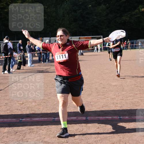 27.09.2026 - 35. Volkslauf durch das schöne Alstertal Strokosch-Dieckow http://msf.ph/oto/10579971 27.09.2026 12:53:32 Ziel 1111, 1114, 2356 meine-sportfotos.de