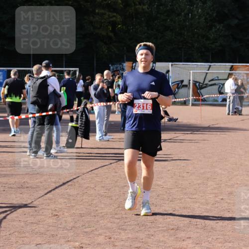 27.09.2026 - 35. Volkslauf durch das schöne Alstertal Strokosch-Dieckow http://msf.ph/oto/10580290 27.09.2026 12:54:25 Ziel 2069, 2316 meine-sportfotos.de