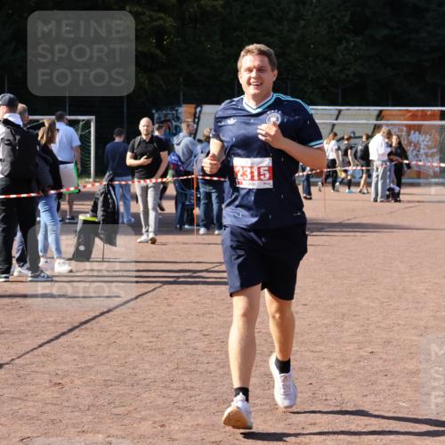 27.09.2026 - 35. Volkslauf durch das schöne Alstertal Strokosch-Dieckow http://msf.ph/oto/10580355 27.09.2026 12:54:34 Ziel 2315 meine-sportfotos.de