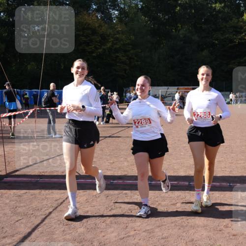 27.09.2026 - 35. Volkslauf durch das schöne Alstertal Strokosch-Dieckow http://msf.ph/oto/10580544 27.09.2026 12:56:25 Ziel 2288, 2289, 2290 meine-sportfotos.de
