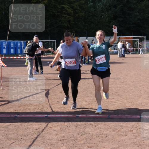 27.09.2026 - 35. Volkslauf durch das schöne Alstertal Strokosch-Dieckow http://msf.ph/oto/10580802 27.09.2026 12:57:55 Ziel 2001, 2006, 2264 meine-sportfotos.de