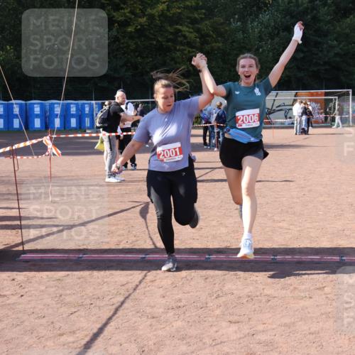 27.09.2026 - 35. Volkslauf durch das schöne Alstertal Strokosch-Dieckow http://msf.ph/oto/10580822 27.09.2026 12:57:55 Ziel 2001, 2006, 2264 meine-sportfotos.de