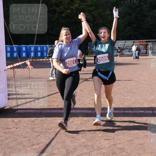 27.09.2026 - 35. Volkslauf durch das schöne Alstertal Strokosch-Dieckow http://msf.ph/oto/10580839 27.09.2026 12:57:56 Ziel 2001, 2006, 2264 meine-sportfotos.de