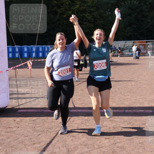 27.09.2026 - 35. Volkslauf durch das schöne Alstertal Strokosch-Dieckow http://msf.ph/oto/10580849 27.09.2026 12:57:56 Ziel 2001, 2006, 2264 meine-sportfotos.de