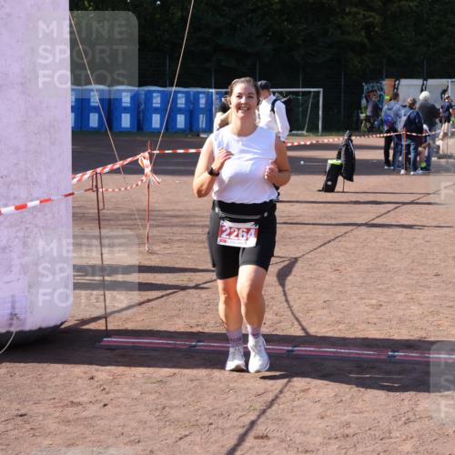 27.09.2026 - 35. Volkslauf durch das schöne Alstertal Strokosch-Dieckow http://msf.ph/oto/10580892 27.09.2026 12:57:59 Ziel 2001, 2006, 2264 meine-sportfotos.de