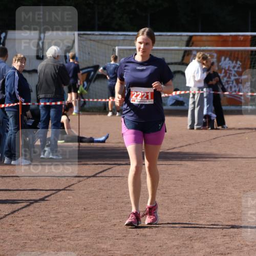 27.09.2026 - 35. Volkslauf durch das schöne Alstertal Strokosch-Dieckow http://msf.ph/oto/10580896 27.09.2026 12:59:00 Ziel 1661, 2221 meine-sportfotos.de