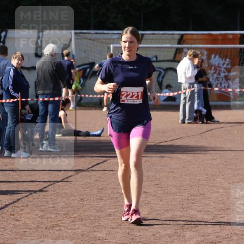 27.09.2026 - 35. Volkslauf durch das schöne Alstertal Strokosch-Dieckow http://msf.ph/oto/10580915 27.09.2026 12:59:01 Ziel 1661, 2221 meine-sportfotos.de