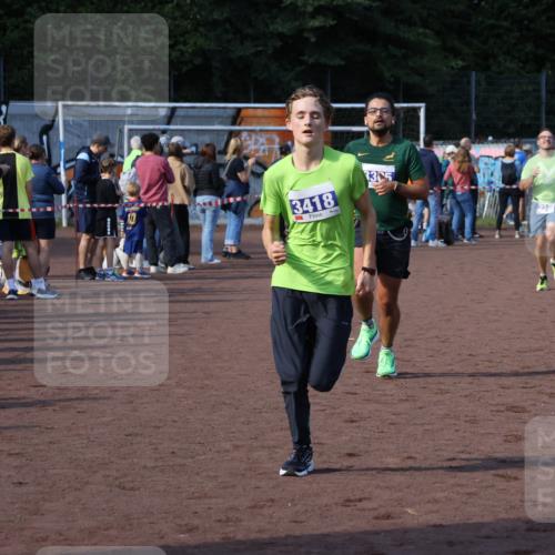 27.09.2026 - 35. Volkslauf durch das schöne Alstertal Strokosch-Dieckow http://msf.ph/oto/10581026 27.09.2026 11:19:21 Ziel 3305, 3345, 3346, 3418 meine-sportfotos.de