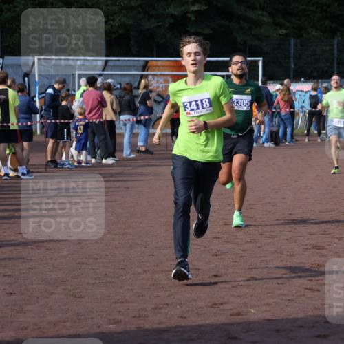 27.09.2026 - 35. Volkslauf durch das schöne Alstertal Strokosch-Dieckow http://msf.ph/oto/10581214 27.09.2026 11:19:21 Ziel 3305, 3345, 3346, 3418 meine-sportfotos.de