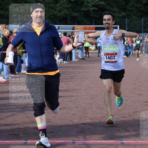 27.09.2026 - 35. Volkslauf durch das schöne Alstertal Strokosch-Dieckow http://msf.ph/oto/10581281 27.09.2026 11:19:14 Ziel 1402, 3418, 3959, 3961 meine-sportfotos.de