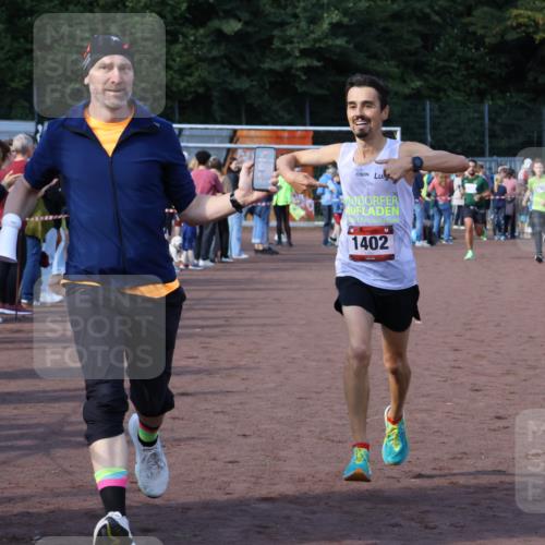 27.09.2026 - 35. Volkslauf durch das schöne Alstertal Strokosch-Dieckow http://msf.ph/oto/10581370 27.09.2026 11:19:14 Ziel 1402, 3418, 3959, 3961 meine-sportfotos.de