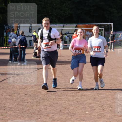 27.09.2026 - 35. Volkslauf durch das schöne Alstertal Strokosch-Dieckow http://msf.ph/oto/10581409 27.09.2026 13:01:14 Ziel 1109, 1110, 1660 meine-sportfotos.de