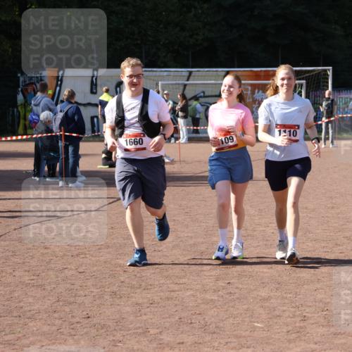 27.09.2026 - 35. Volkslauf durch das schöne Alstertal Strokosch-Dieckow http://msf.ph/oto/10581419 27.09.2026 13:01:14 Ziel 1109, 1110, 1660 meine-sportfotos.de