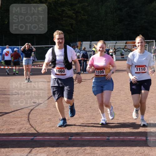 27.09.2026 - 35. Volkslauf durch das schöne Alstertal Strokosch-Dieckow http://msf.ph/oto/10581462 27.09.2026 13:01:16 Ziel 1109, 1110, 1660 meine-sportfotos.de