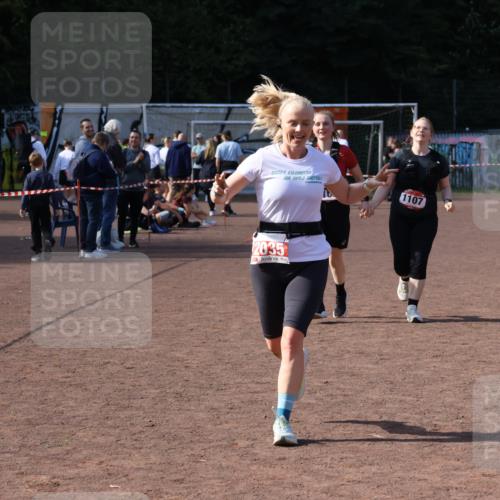 27.09.2026 - 35. Volkslauf durch das schöne Alstertal Strokosch-Dieckow http://msf.ph/oto/10581535 27.09.2026 13:02:26 Ziel 1107, 1108, 2035 meine-sportfotos.de