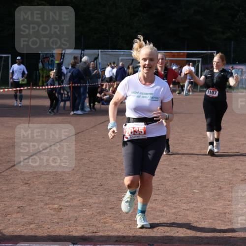 27.09.2026 - 35. Volkslauf durch das schöne Alstertal Strokosch-Dieckow http://msf.ph/oto/10581545 27.09.2026 13:02:27 Ziel 1107, 1108, 2035 meine-sportfotos.de