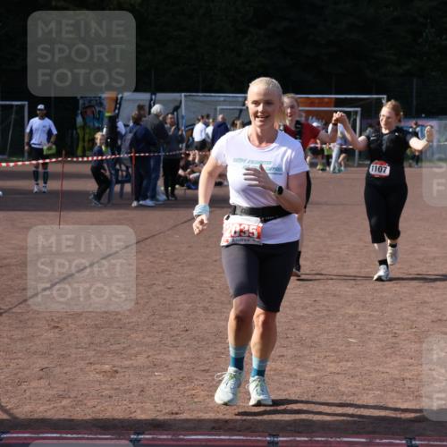 27.09.2026 - 35. Volkslauf durch das schöne Alstertal Strokosch-Dieckow http://msf.ph/oto/10581550 27.09.2026 13:02:27 Ziel 1107, 1108, 2035 meine-sportfotos.de
