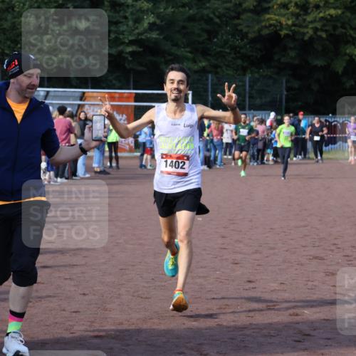 27.09.2026 - 35. Volkslauf durch das schöne Alstertal Strokosch-Dieckow http://msf.ph/oto/10581728 27.09.2026 11:19:14 Ziel 1402, 3418, 3959, 3961 meine-sportfotos.de