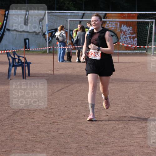 27.09.2026 - 35. Volkslauf durch das schöne Alstertal Strokosch-Dieckow http://msf.ph/oto/10582022 27.09.2026 13:10:17 Ziel 2106, 2109, 2298 meine-sportfotos.de