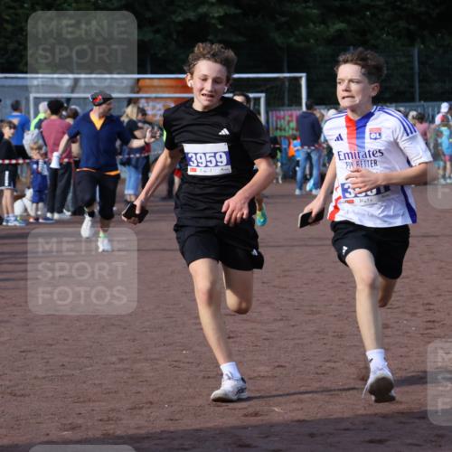 27.09.2026 - 35. Volkslauf durch das schöne Alstertal Strokosch-Dieckow http://msf.ph/oto/10582275 27.09.2026 11:19:10 Ziel 1402, 3959, 3961 meine-sportfotos.de