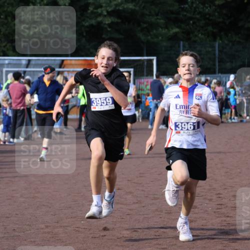 27.09.2026 - 35. Volkslauf durch das schöne Alstertal Strokosch-Dieckow http://msf.ph/oto/10582357 27.09.2026 11:19:10 Ziel 1402, 3959, 3961 meine-sportfotos.de
