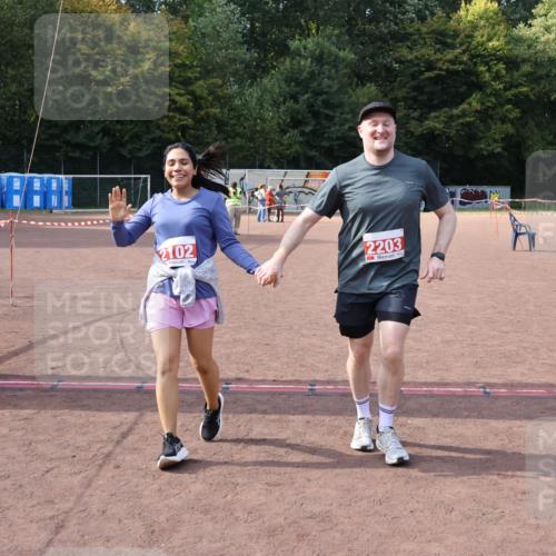 27.09.2026 - 35. Volkslauf durch das schöne Alstertal Strokosch-Dieckow http://msf.ph/oto/10582364 27.09.2026 13:15:43 Ziel 2102, 2203 meine-sportfotos.de