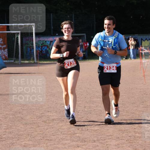 27.09.2026 - 35. Volkslauf durch das schöne Alstertal Strokosch-Dieckow http://msf.ph/oto/10582387 27.09.2026 13:28:07 Ziel 2134, 2135 meine-sportfotos.de
