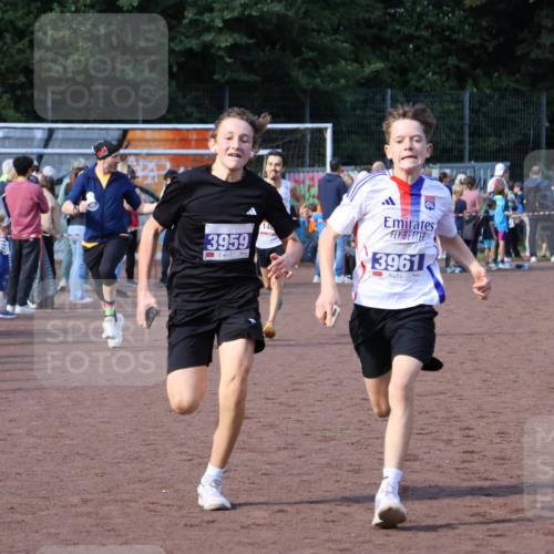 27.09.2026 - 35. Volkslauf durch das schöne Alstertal Strokosch-Dieckow http://msf.ph/oto/10582398 27.09.2026 11:19:10 Ziel 1402, 3959, 3961 meine-sportfotos.de