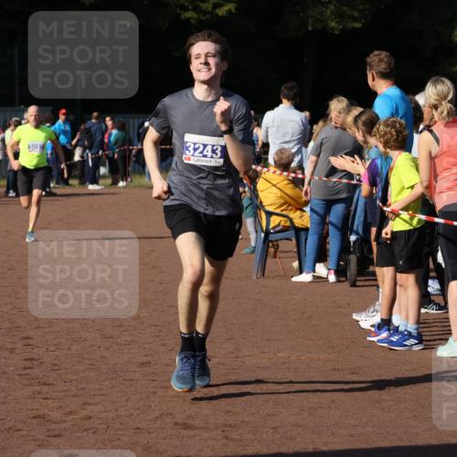 27.09.2026 - 35. Volkslauf durch das schöne Alstertal Strokosch-Dieckow http://msf.ph/oto/10582461 27.09.2026 11:18:31 Ziel 3032, 3243 meine-sportfotos.de