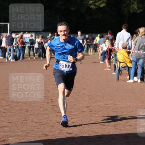 27.09.2026 - 35. Volkslauf durch das schöne Alstertal Strokosch-Dieckow http://msf.ph/oto/10582466 27.09.2026 11:18:24 Ziel 3177, 3243, 3391 meine-sportfotos.de