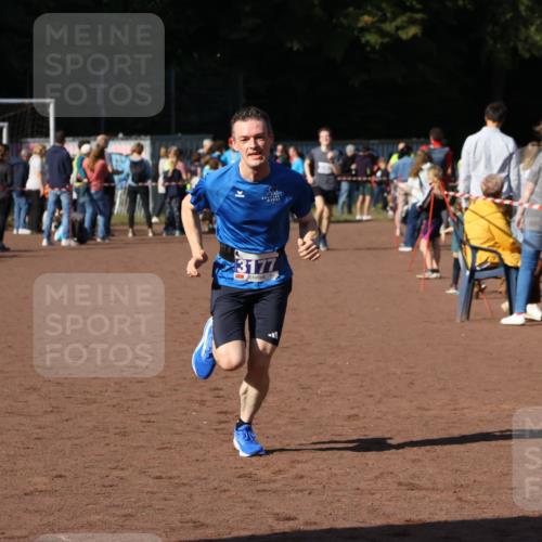 27.09.2026 - 35. Volkslauf durch das schöne Alstertal Strokosch-Dieckow http://msf.ph/oto/10582469 27.09.2026 11:18:24 Ziel 3177, 3243, 3391 meine-sportfotos.de