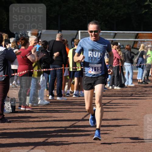 27.09.2026 - 35. Volkslauf durch das schöne Alstertal Strokosch-Dieckow http://msf.ph/oto/10582517 27.09.2026 11:17:47 Ziel 3115, 3220 meine-sportfotos.de