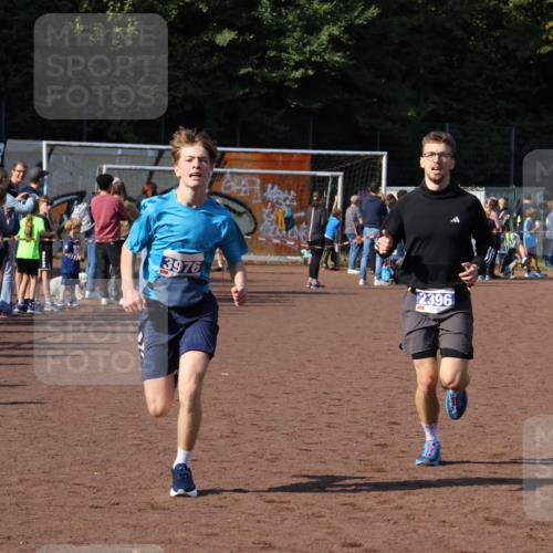 27.09.2026 - 35. Volkslauf durch das schöne Alstertal Strokosch-Dieckow http://msf.ph/oto/10582521 27.09.2026 11:17:34 Ziel 2396, 3976, 3997 meine-sportfotos.de