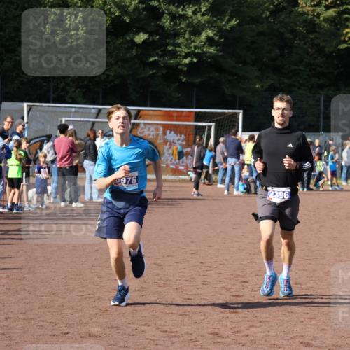 27.09.2026 - 35. Volkslauf durch das schöne Alstertal Strokosch-Dieckow http://msf.ph/oto/10582525 27.09.2026 11:17:34 Ziel 2396, 3976, 3997 meine-sportfotos.de
