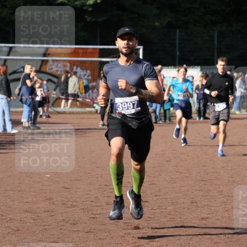 27.09.2026 - 35. Volkslauf durch das schöne Alstertal Strokosch-Dieckow http://msf.ph/oto/10582536 27.09.2026 11:17:30 Ziel 2396, 3968, 3976, 3997 meine-sportfotos.de