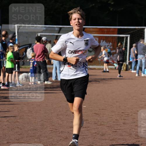 27.09.2026 - 35. Volkslauf durch das schöne Alstertal Strokosch-Dieckow http://msf.ph/oto/10582537 27.09.2026 11:17:27 Ziel 2396, 3968, 3976, 3997 meine-sportfotos.de