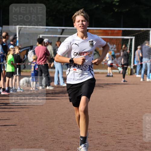 27.09.2026 - 35. Volkslauf durch das schöne Alstertal Strokosch-Dieckow http://msf.ph/oto/10582538 27.09.2026 11:17:27 Ziel 2396, 3968, 3976, 3997 meine-sportfotos.de