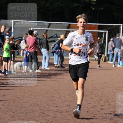 27.09.2026 - 35. Volkslauf durch das schöne Alstertal Strokosch-Dieckow http://msf.ph/oto/10582547 27.09.2026 11:17:26 Ziel 3144, 3968, 3997 meine-sportfotos.de