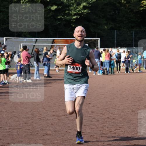27.09.2026 - 35. Volkslauf durch das schöne Alstertal Strokosch-Dieckow http://msf.ph/oto/10582561 27.09.2026 11:17:13 Ziel 1400, 3342 meine-sportfotos.de