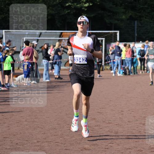 27.09.2026 - 35. Volkslauf durch das schöne Alstertal Strokosch-Dieckow http://msf.ph/oto/10582566 27.09.2026 11:17:08 Ziel 1400, 3342 meine-sportfotos.de
