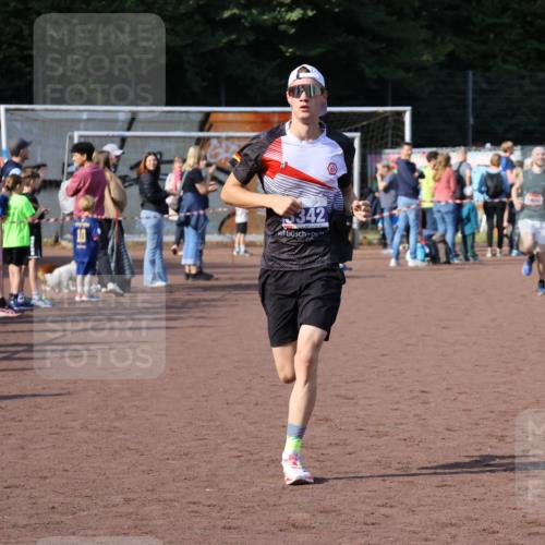 27.09.2026 - 35. Volkslauf durch das schöne Alstertal Strokosch-Dieckow http://msf.ph/oto/10582569 27.09.2026 11:17:08 Ziel 1400, 3342 meine-sportfotos.de