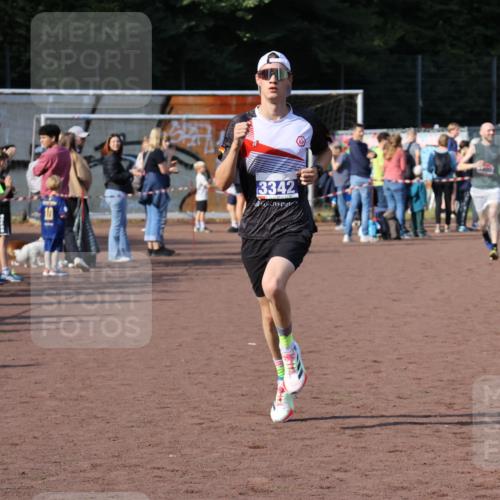 27.09.2026 - 35. Volkslauf durch das schöne Alstertal Strokosch-Dieckow http://msf.ph/oto/10582572 27.09.2026 11:17:07 Ziel 1400, 3342 meine-sportfotos.de