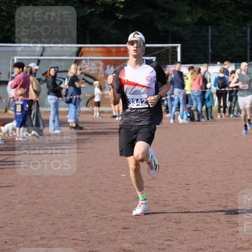 27.09.2026 - 35. Volkslauf durch das schöne Alstertal Strokosch-Dieckow http://msf.ph/oto/10582573 27.09.2026 11:17:07 Ziel 1400, 3342 meine-sportfotos.de
